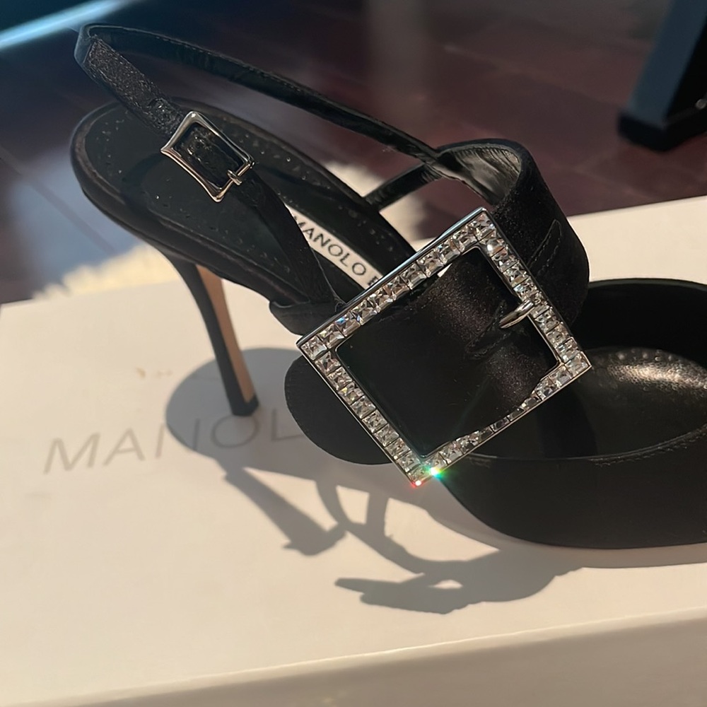 Excellent condition only worn once indoor - Picture 2 of 4